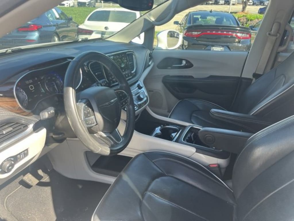 Used 2022 Chrysler Pacifica Limited Van Passenger Van