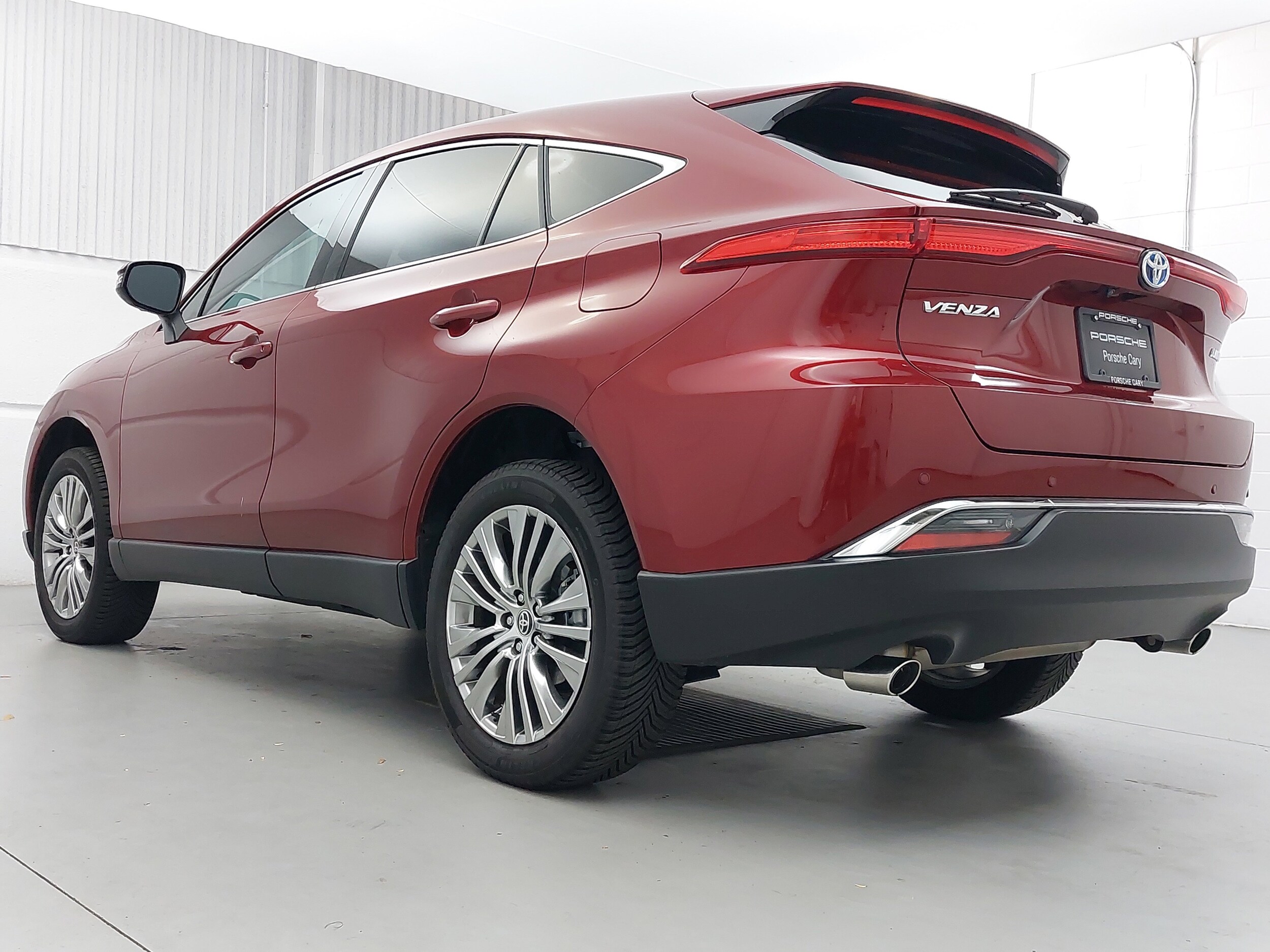 2023 Toyota Venza Limited photo 3
