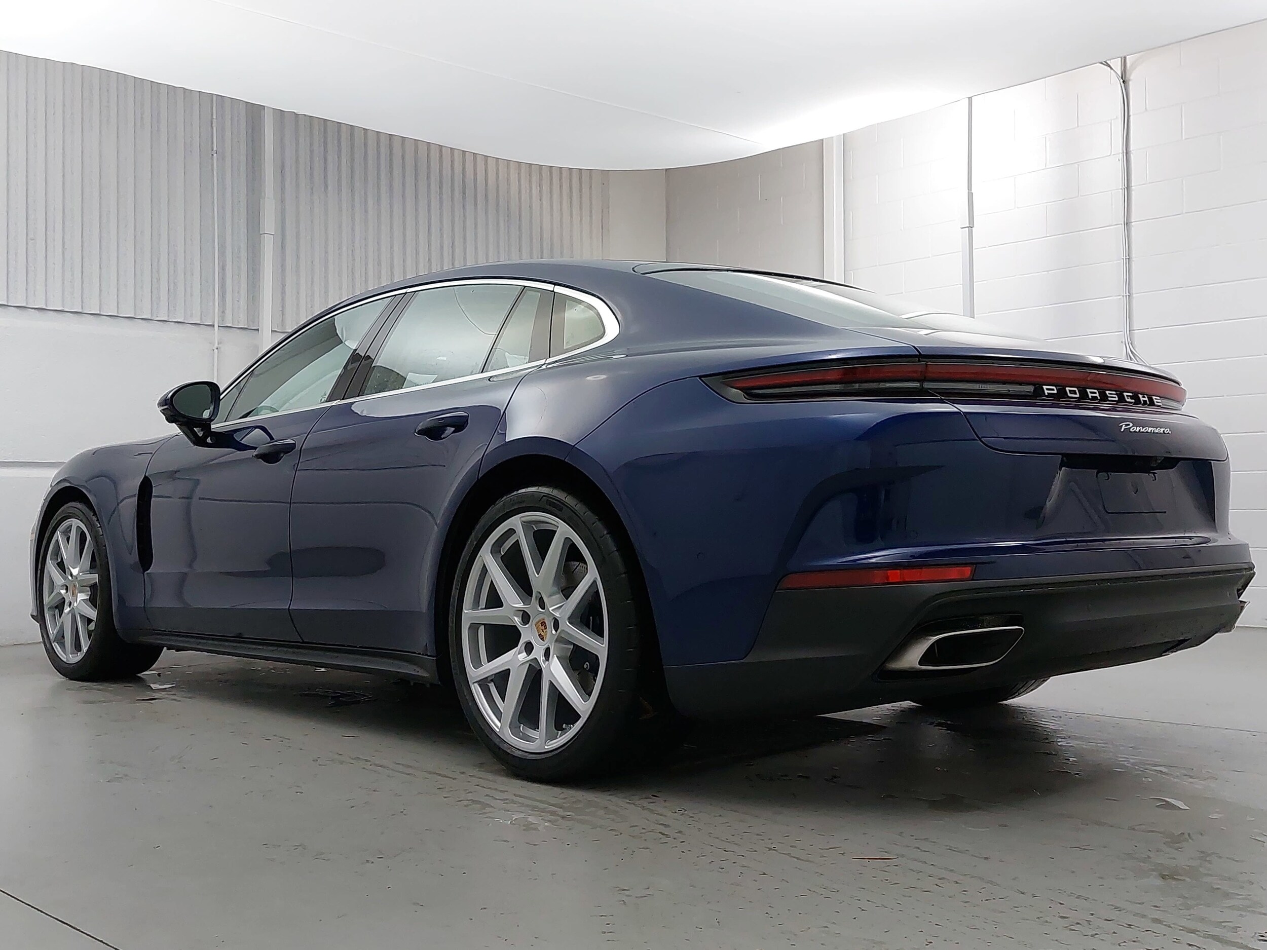 2026 Porsche Panamera 4 photo 3