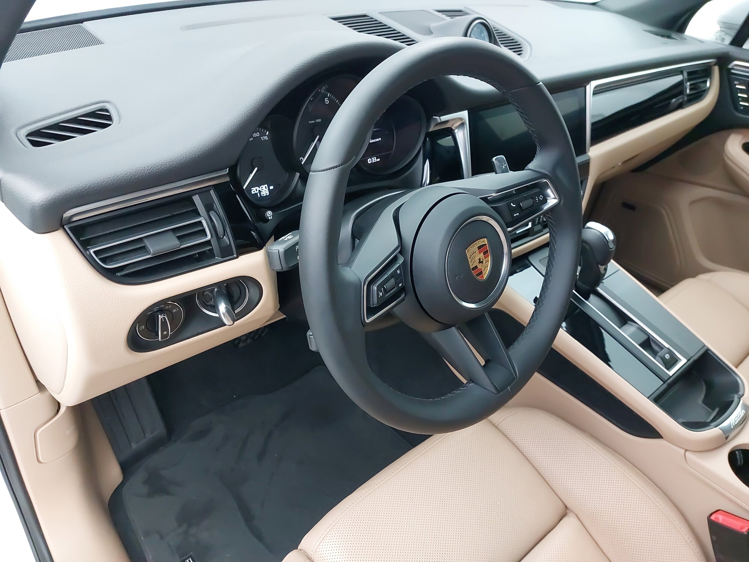 2024 Porsche Macan T photo 4