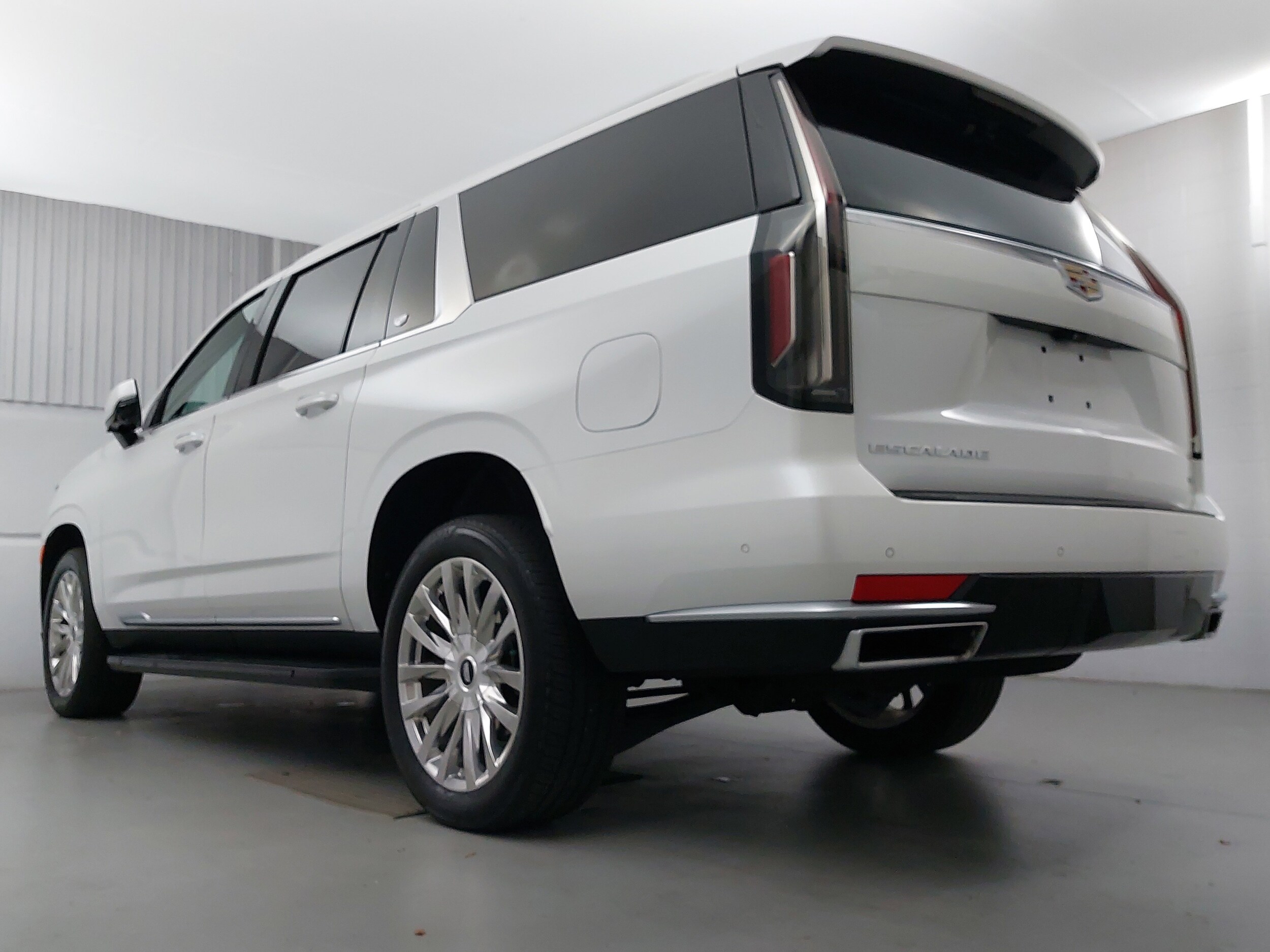 2023 Cadillac Escalade ESV Premium Luxury photo 3