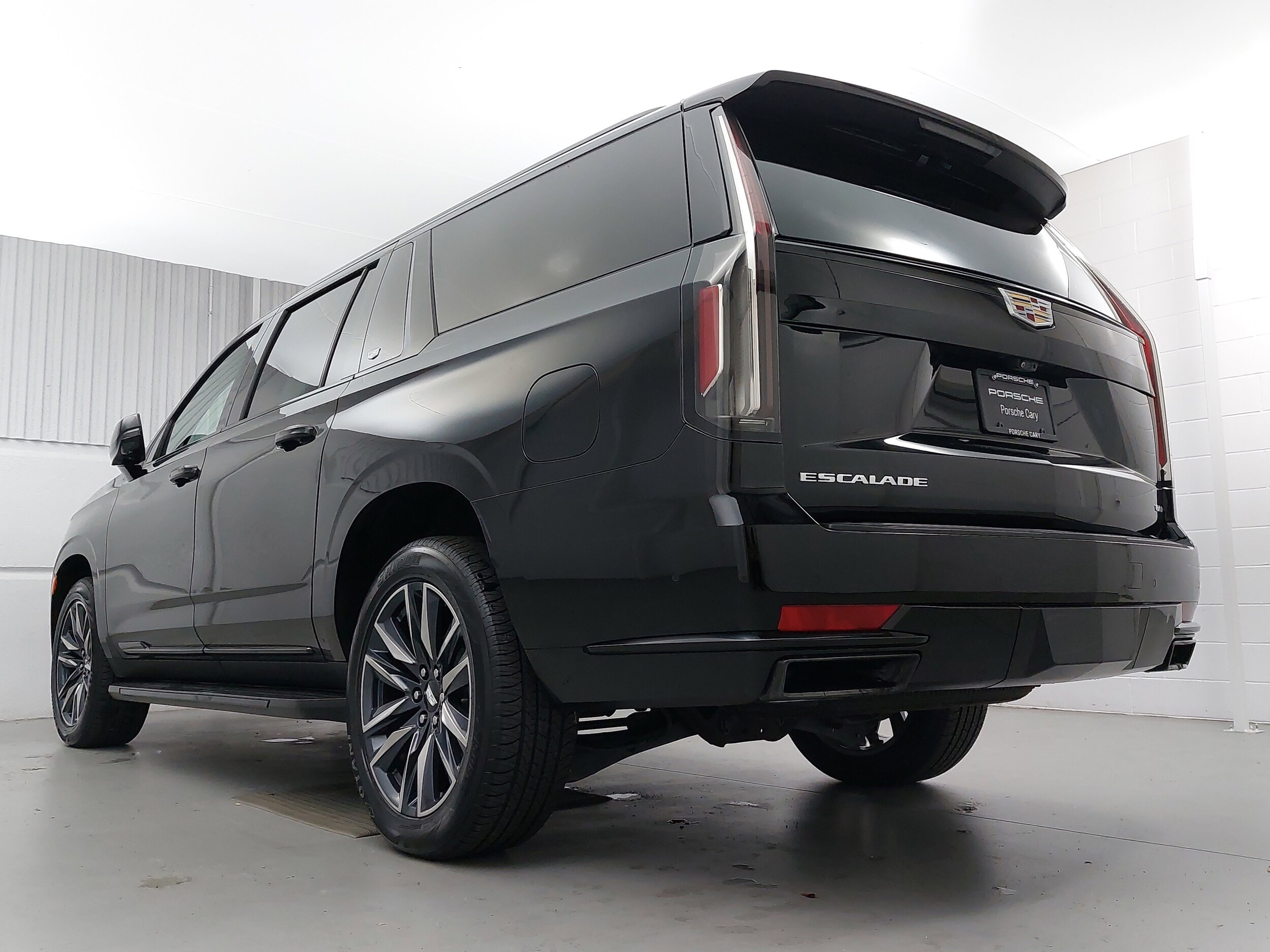 2023 Cadillac Escalade ESV Sport photo 3