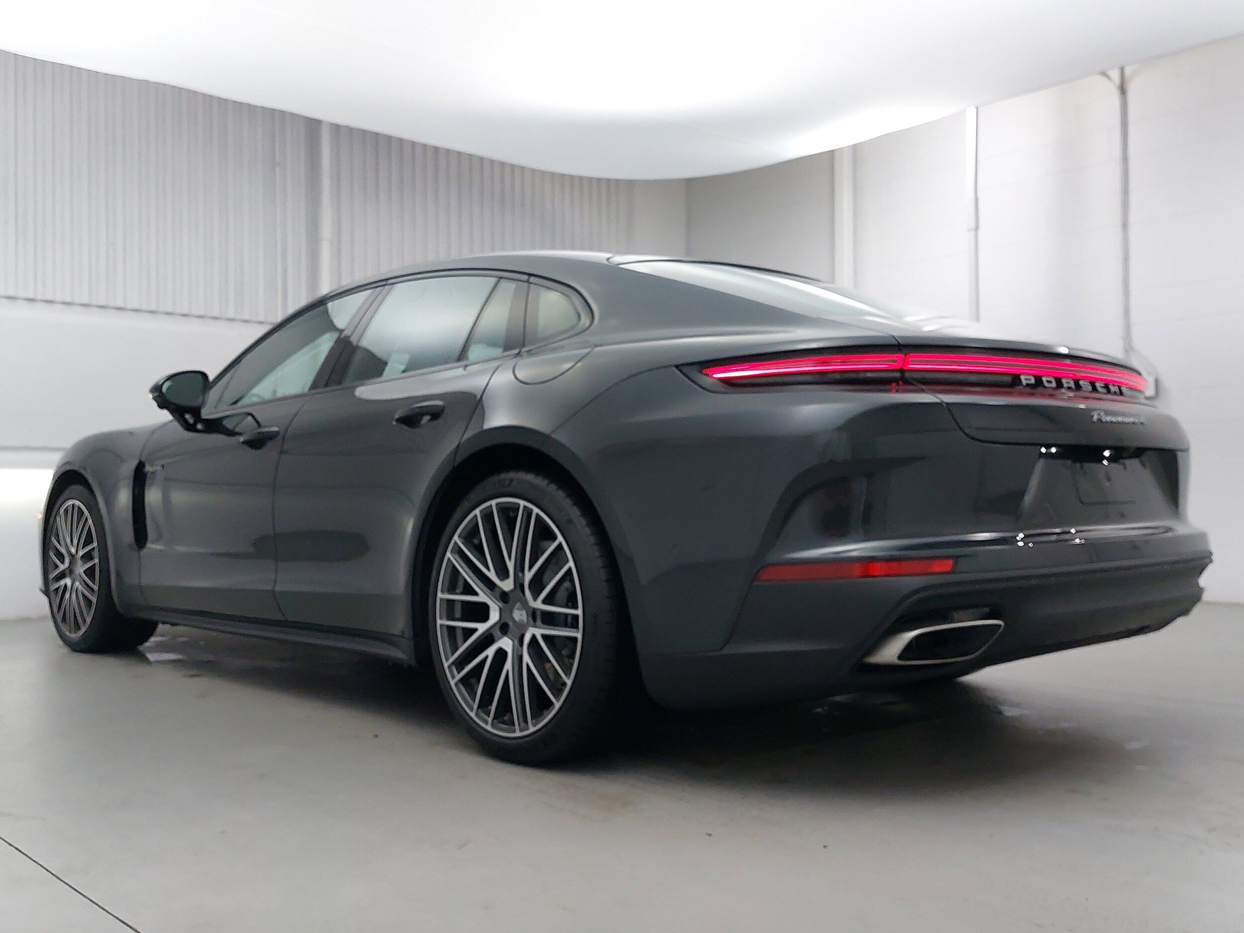 2025 Porsche Panamera 4 E-Hybrid photo 3