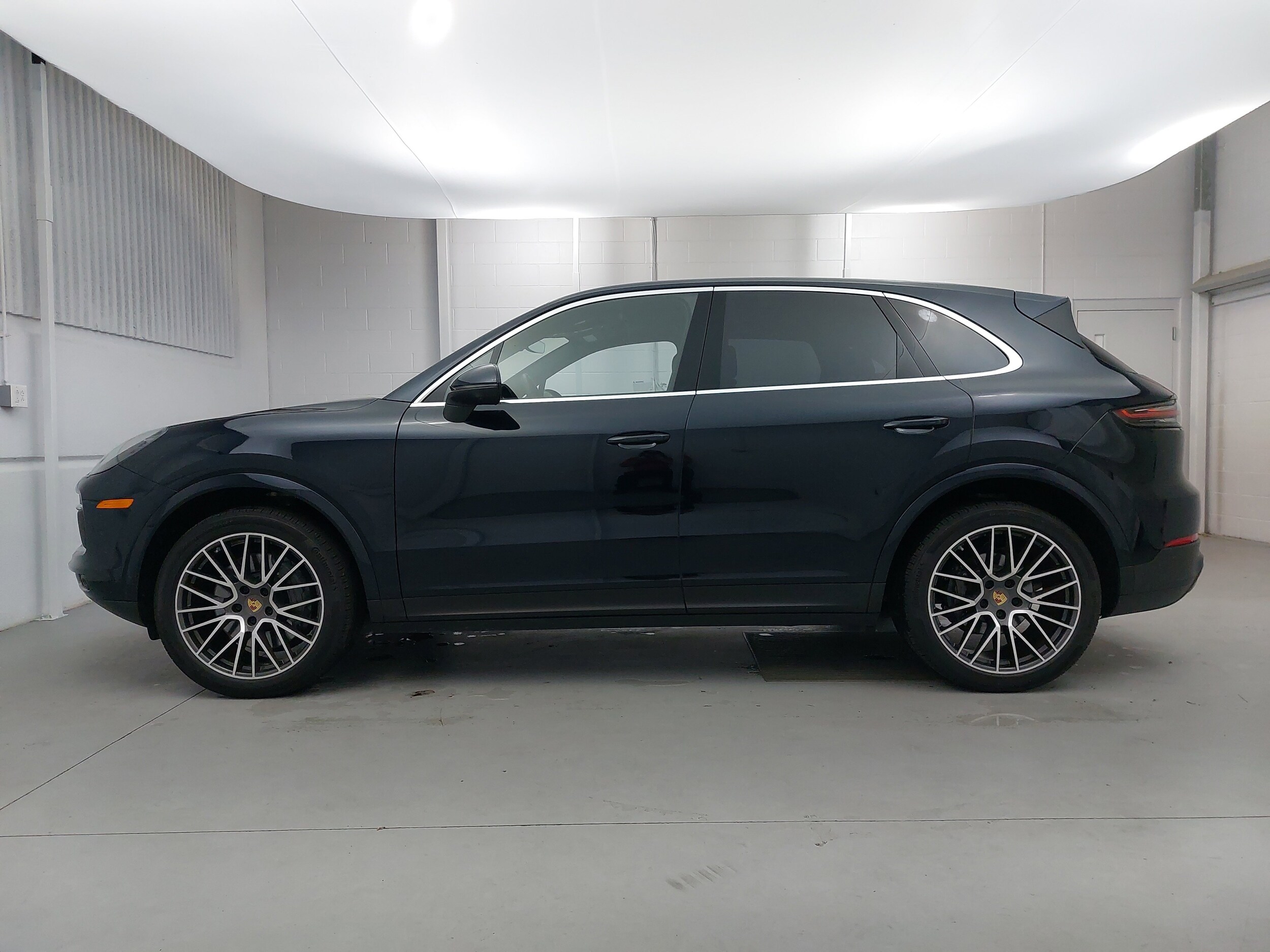 2022 Porsche Cayenne S photo 2