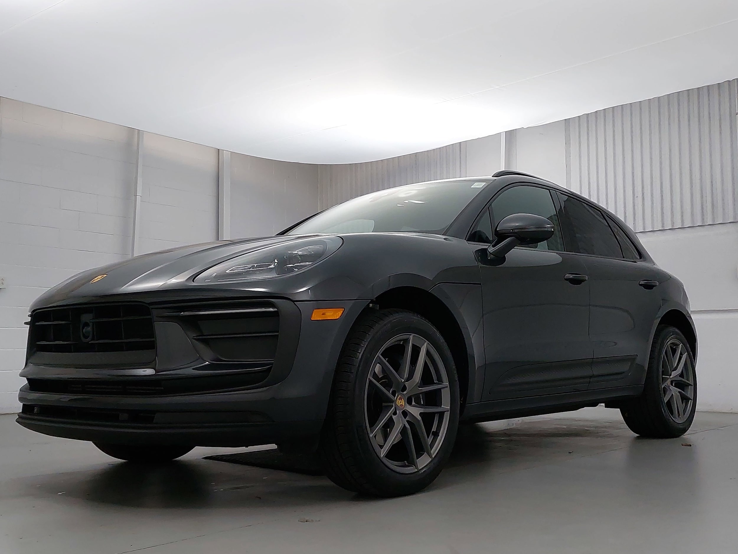 2025 Porsche Macan Base's photo