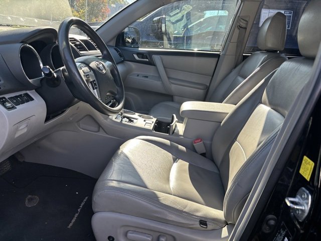 2011 Toyota Highlander SE photo 4