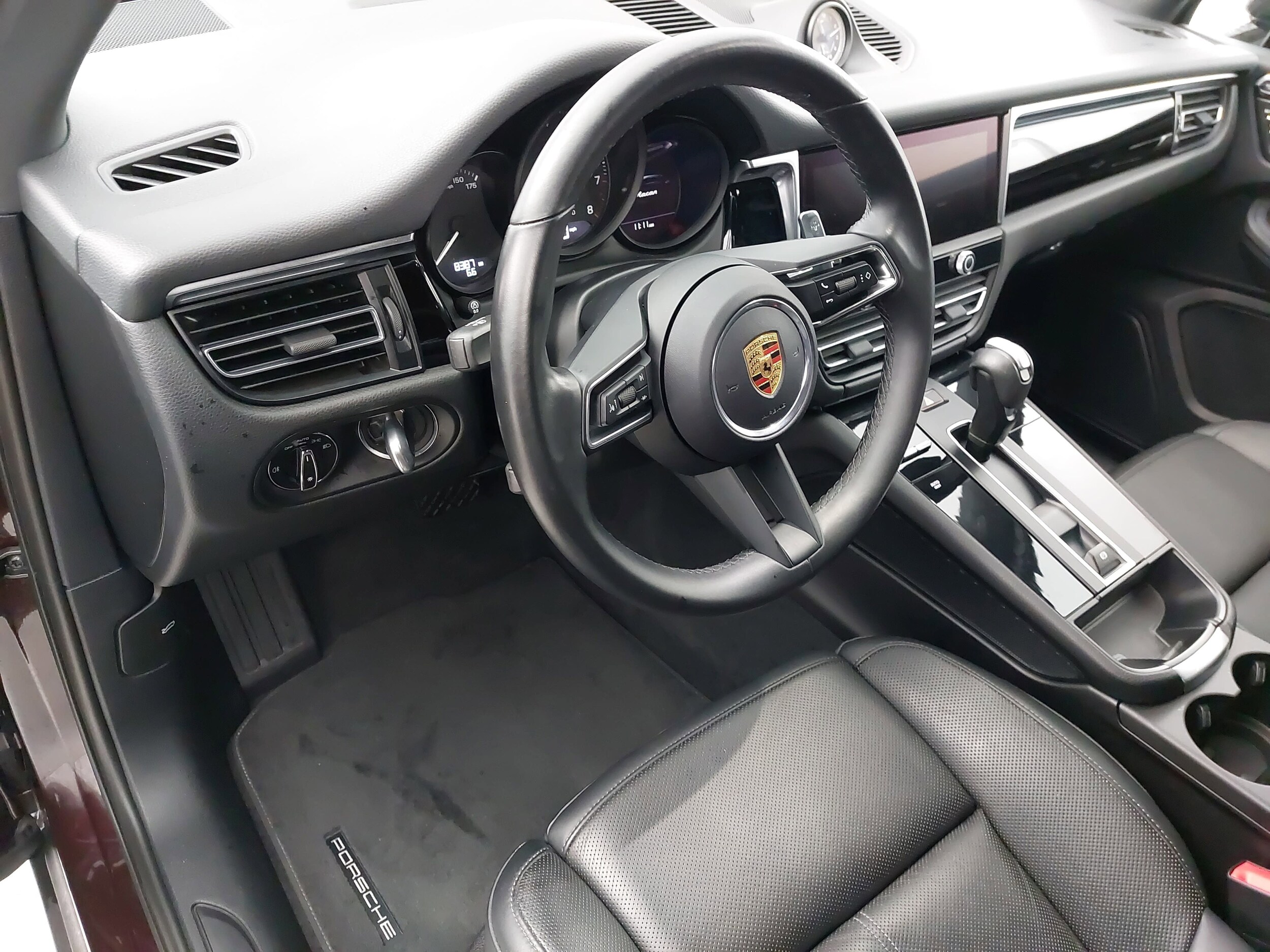 2024 Porsche Macan T photo 4