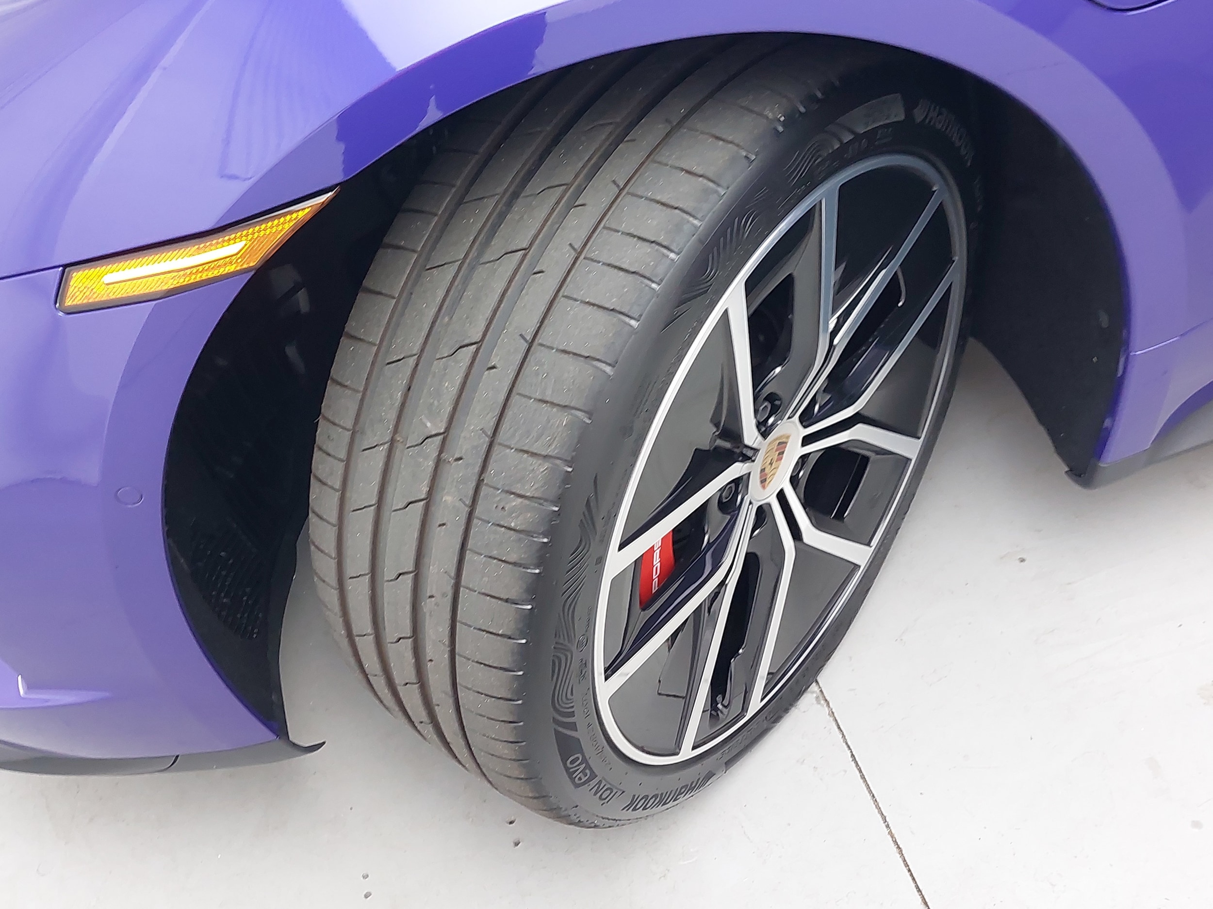 2025 Porsche Taycan GTS - Photo 35
