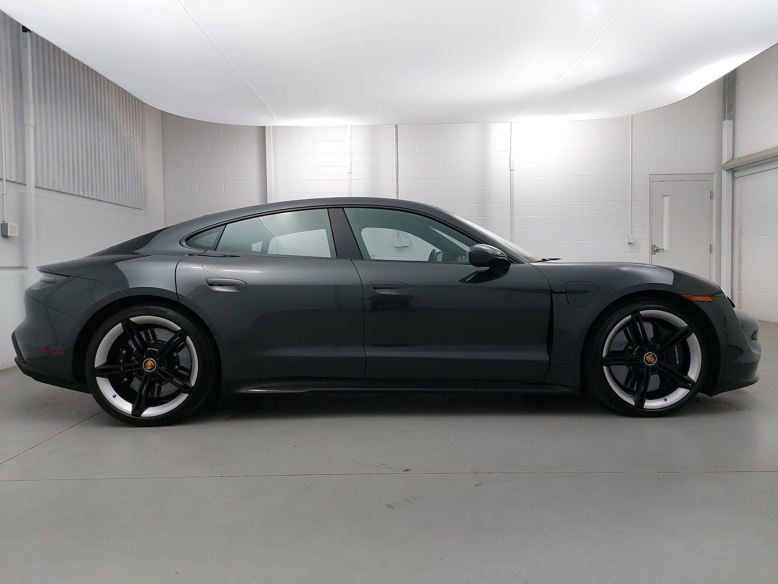 2021 Porsche Taycan Turbo S - Photo 8