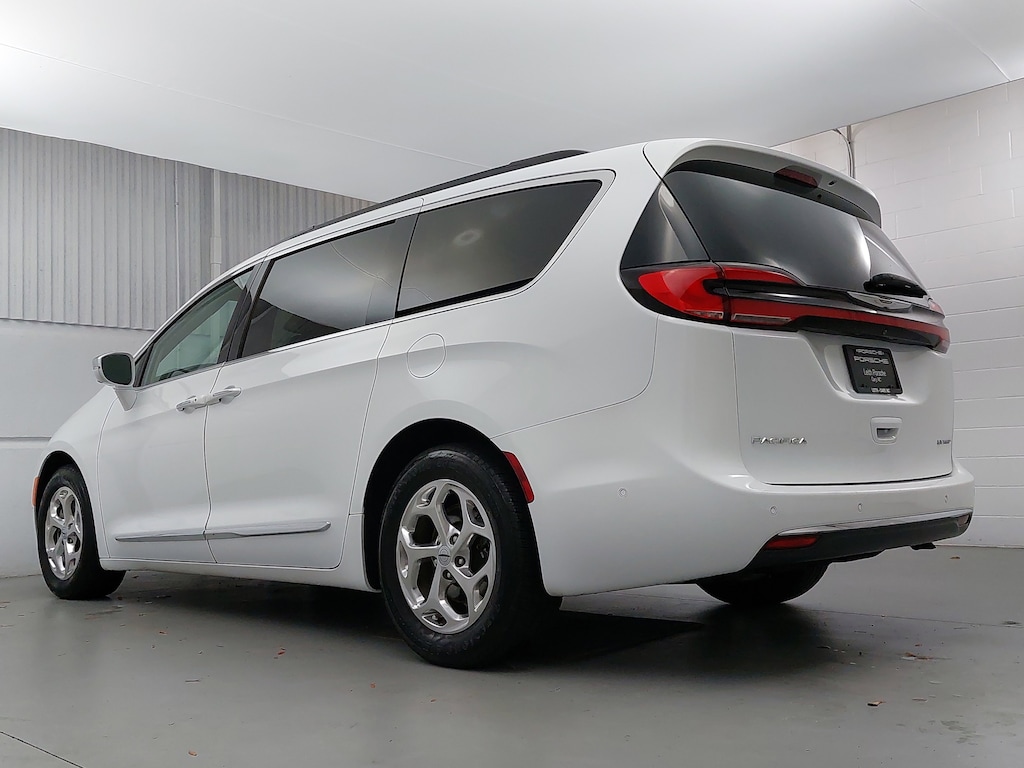 Used 2022 Chrysler Pacifica Limited Van Passenger Van