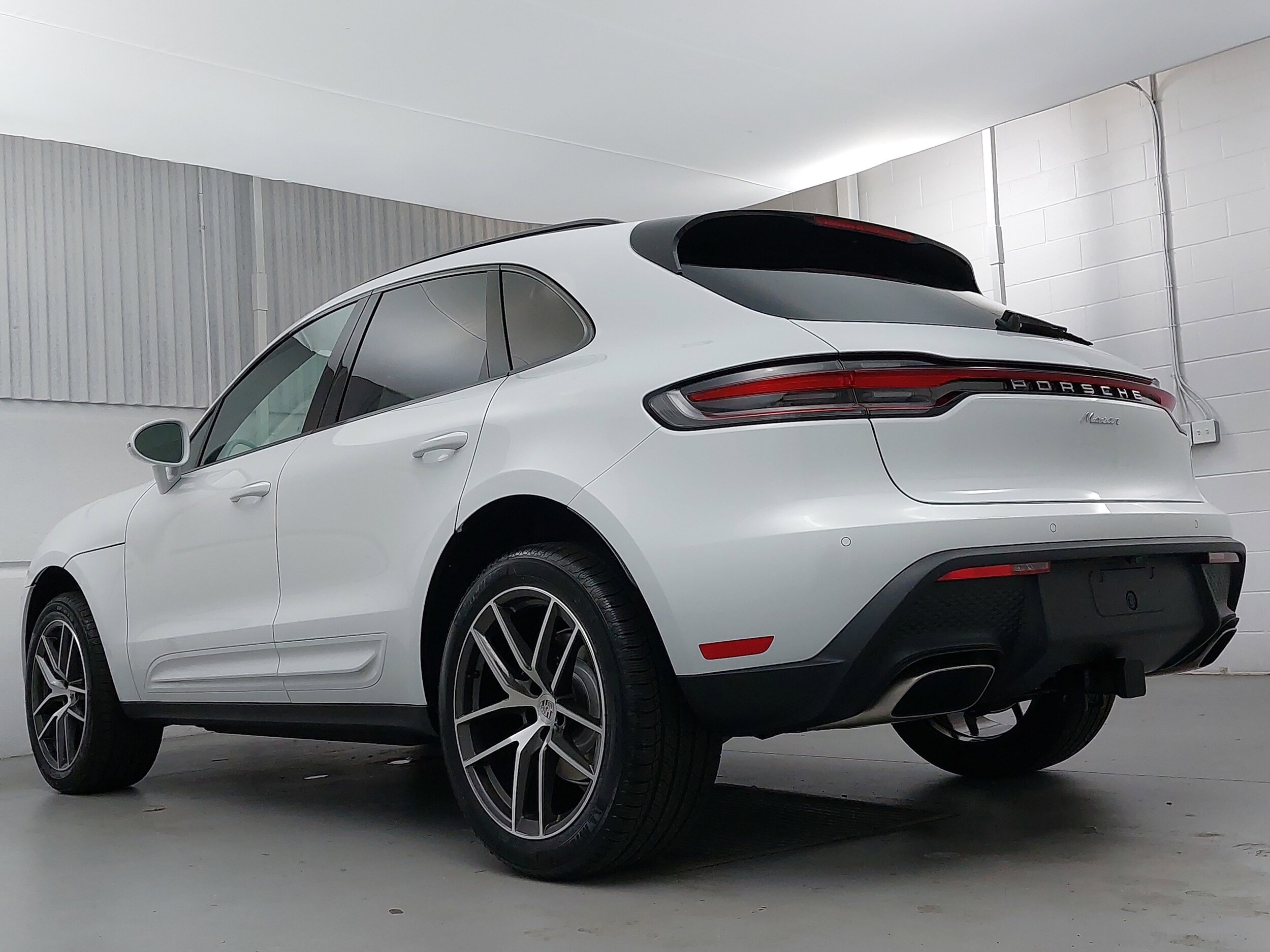 2026 Porsche Macan T photo 3