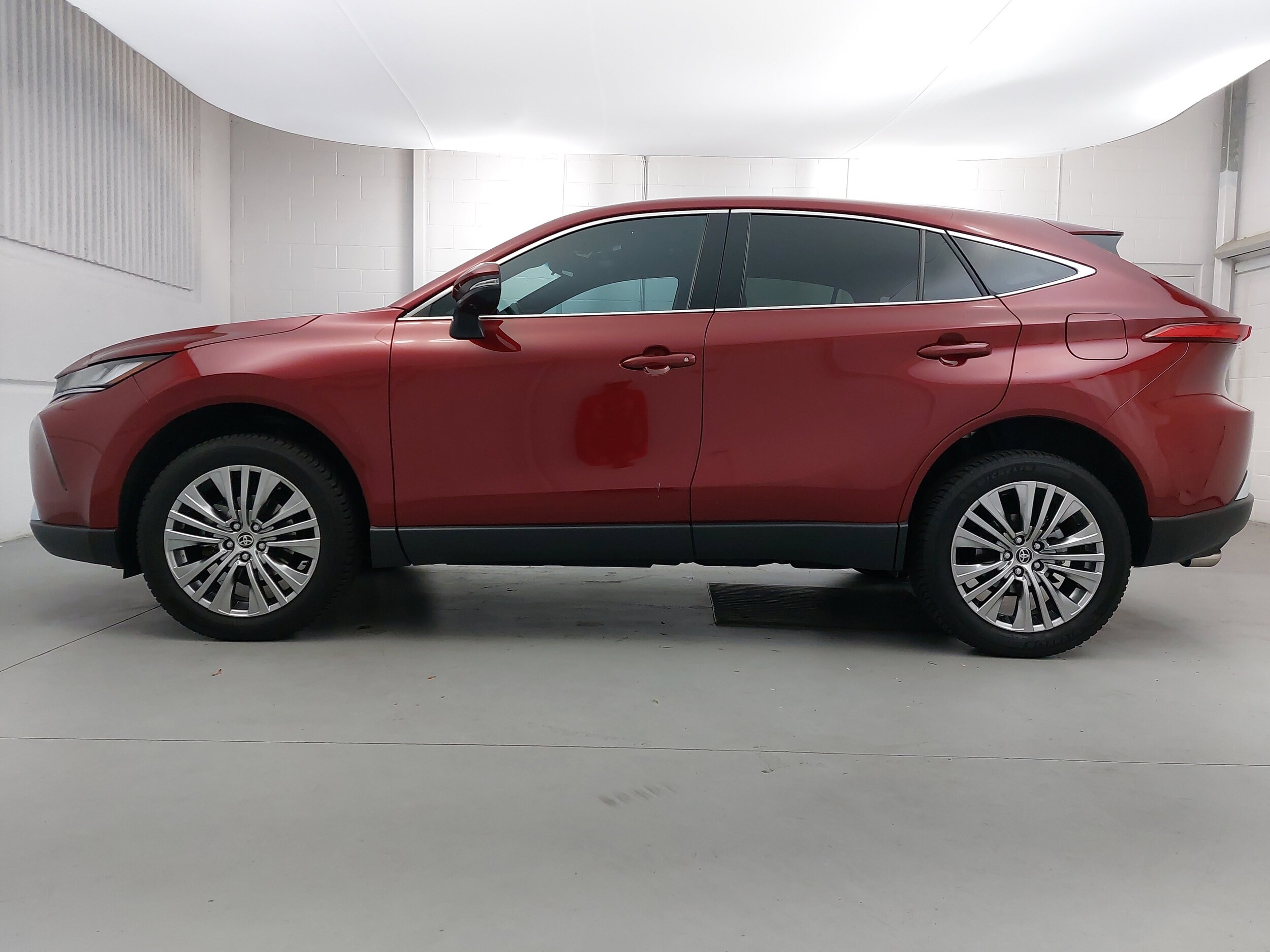2023 Toyota Venza Limited photo 2