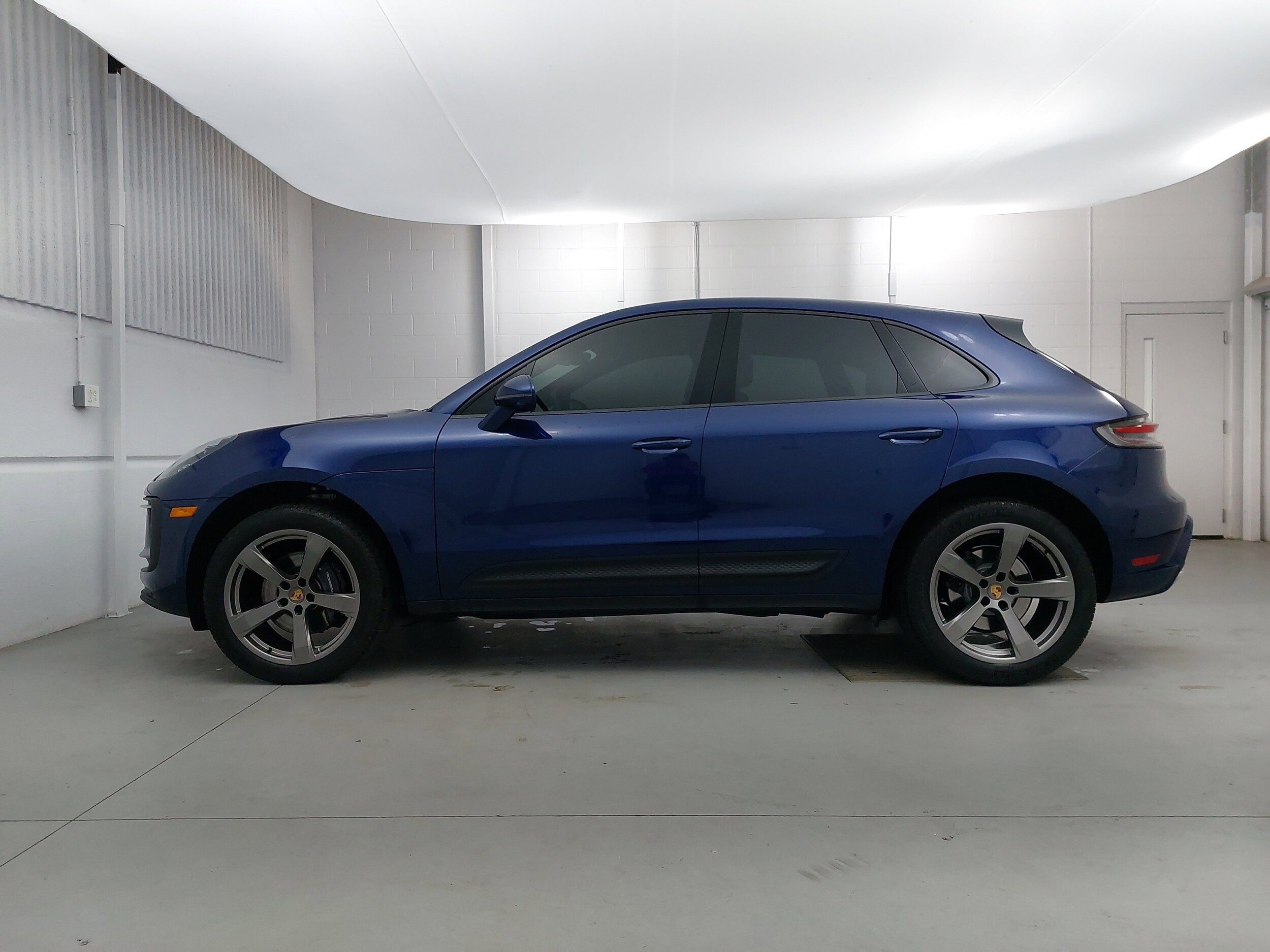2023 Porsche Macan T photo 2