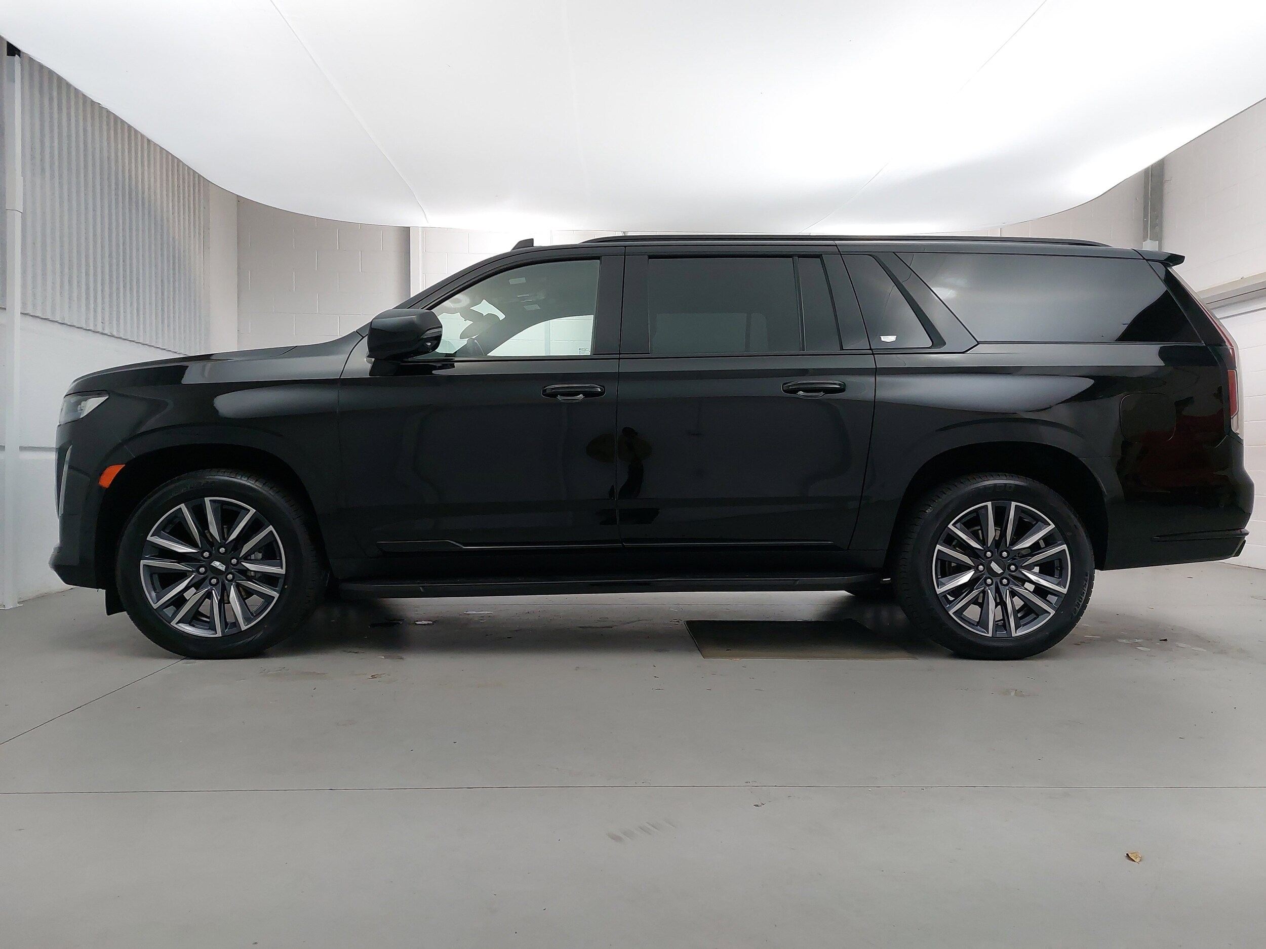2023 Cadillac Escalade ESV Sport photo 2
