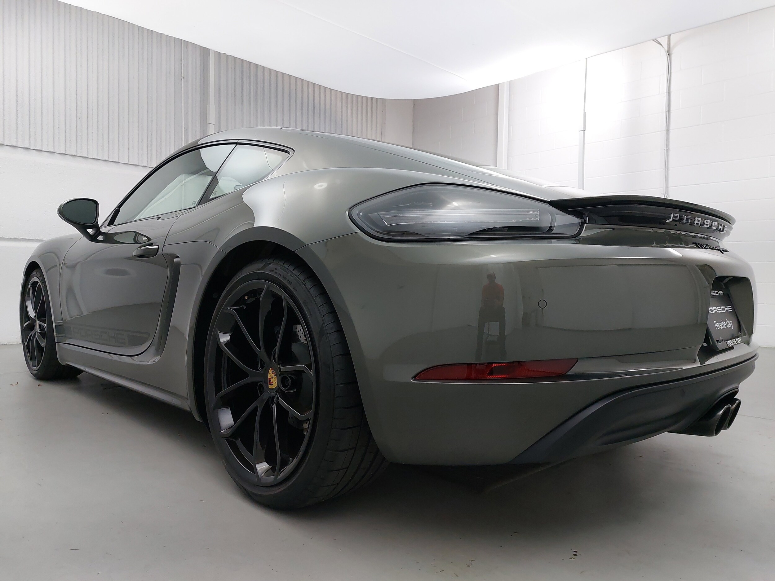 2024 Porsche Cayman Base photo 3