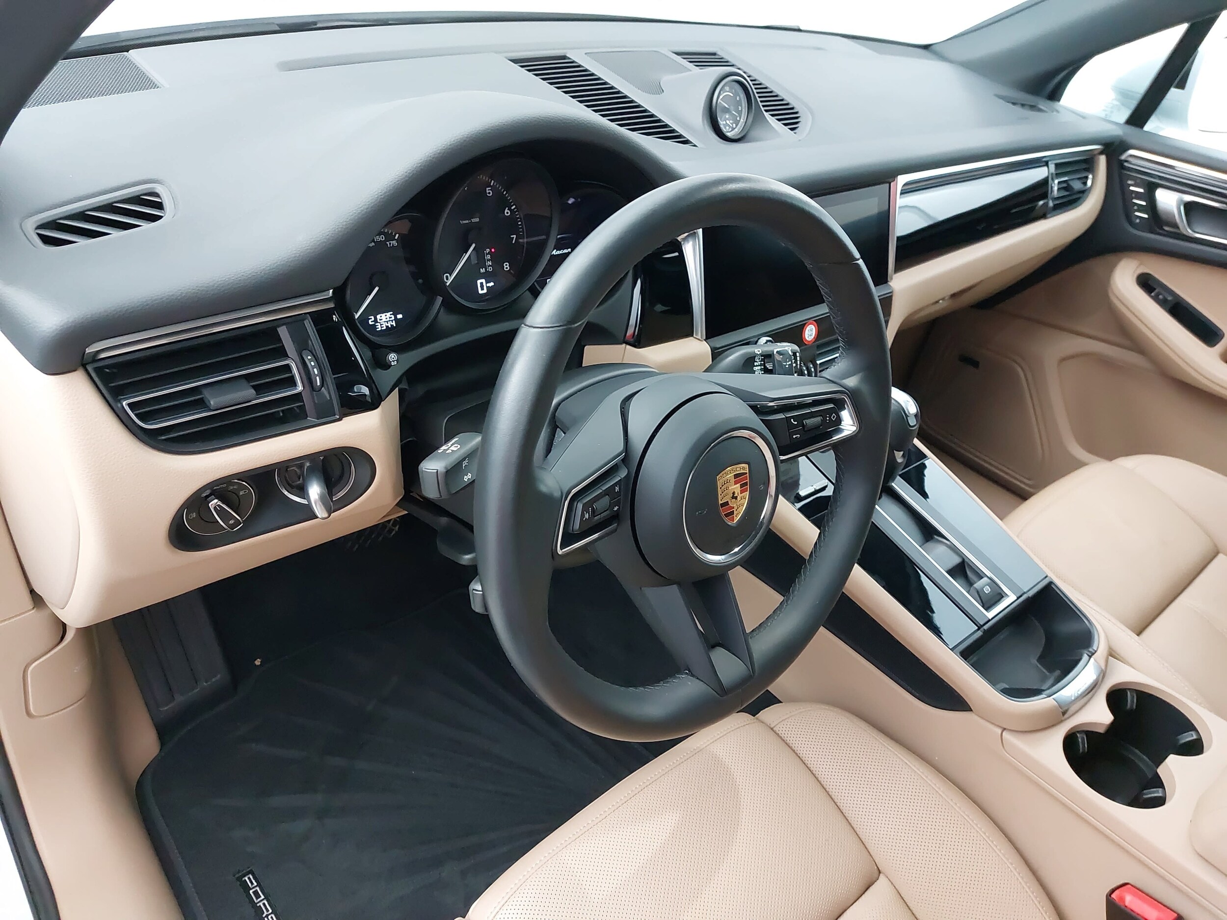 2023 Porsche Macan T photo 4