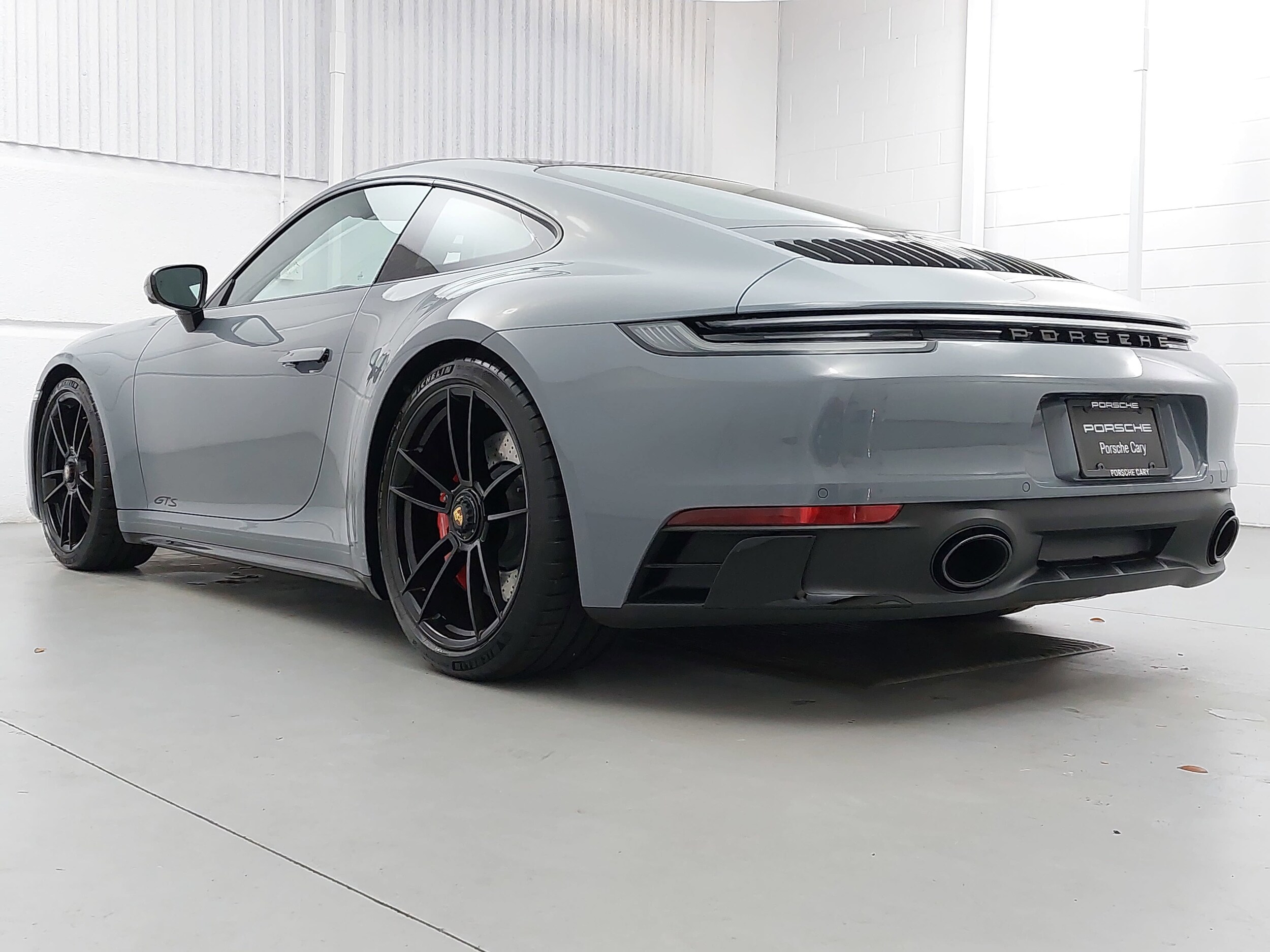 2023 Porsche 911 GTS photo 3