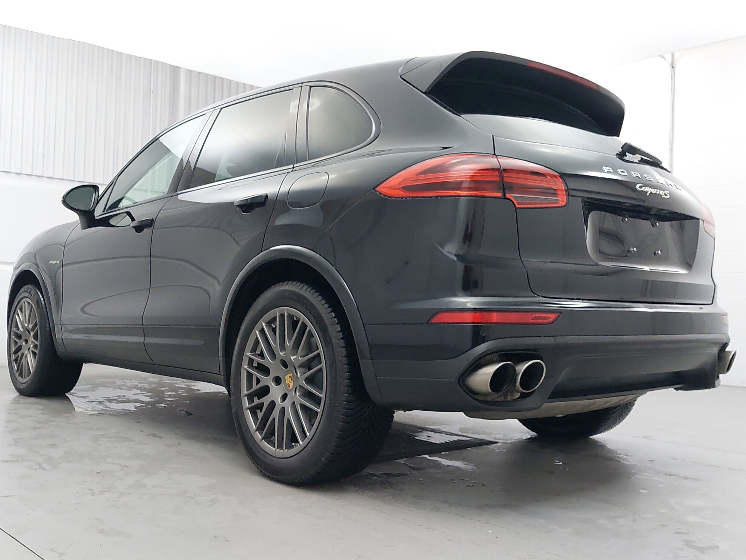 2018 Porsche Cayenne E-Hybrid S Platinum Edition photo 3