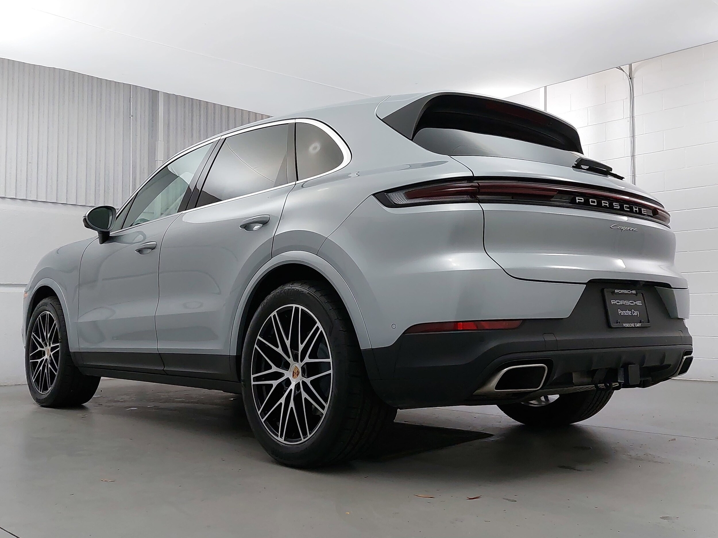 2025 Porsche Cayenne photo 3