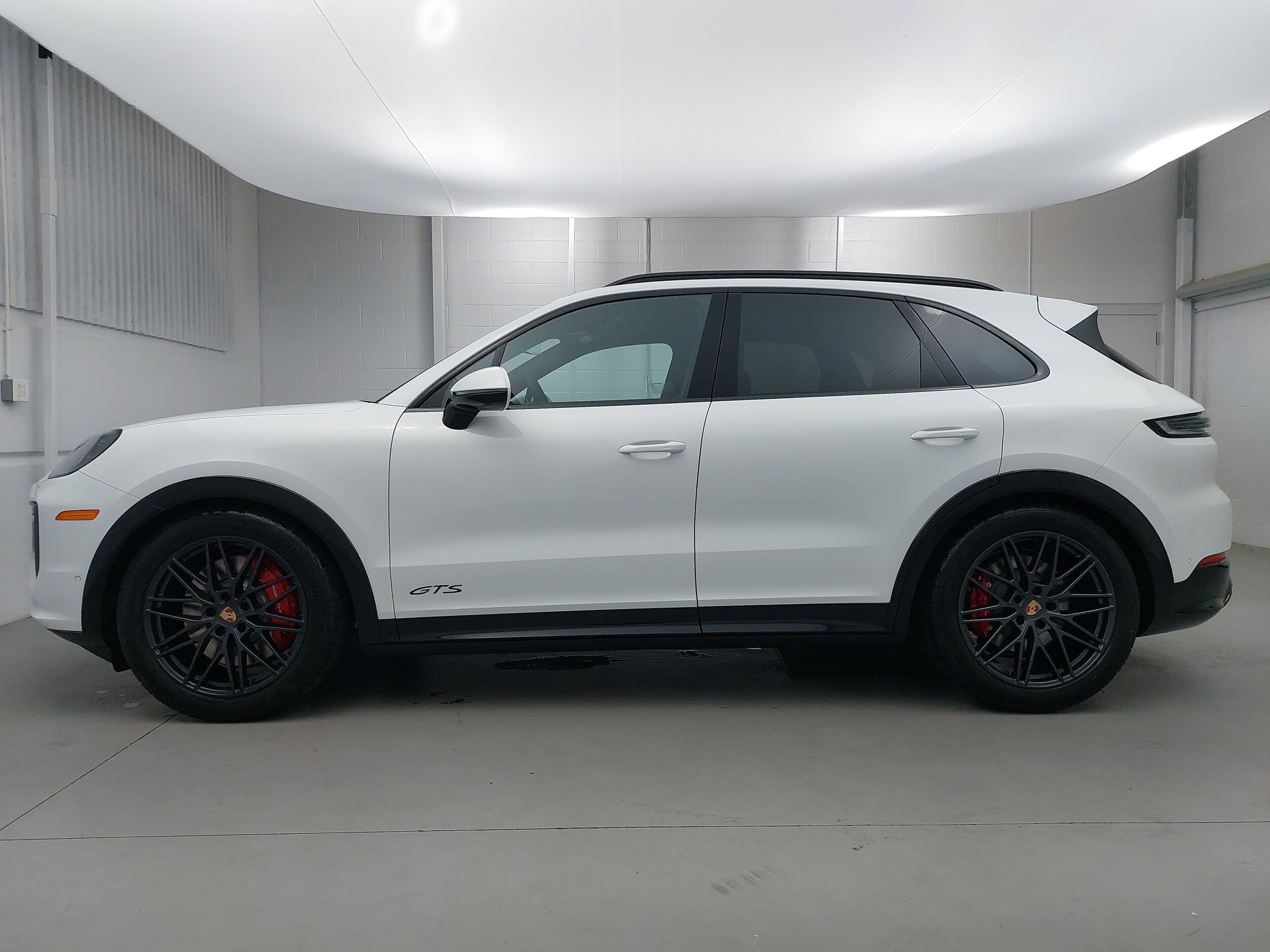 2025 Porsche Cayenne GTS photo 2