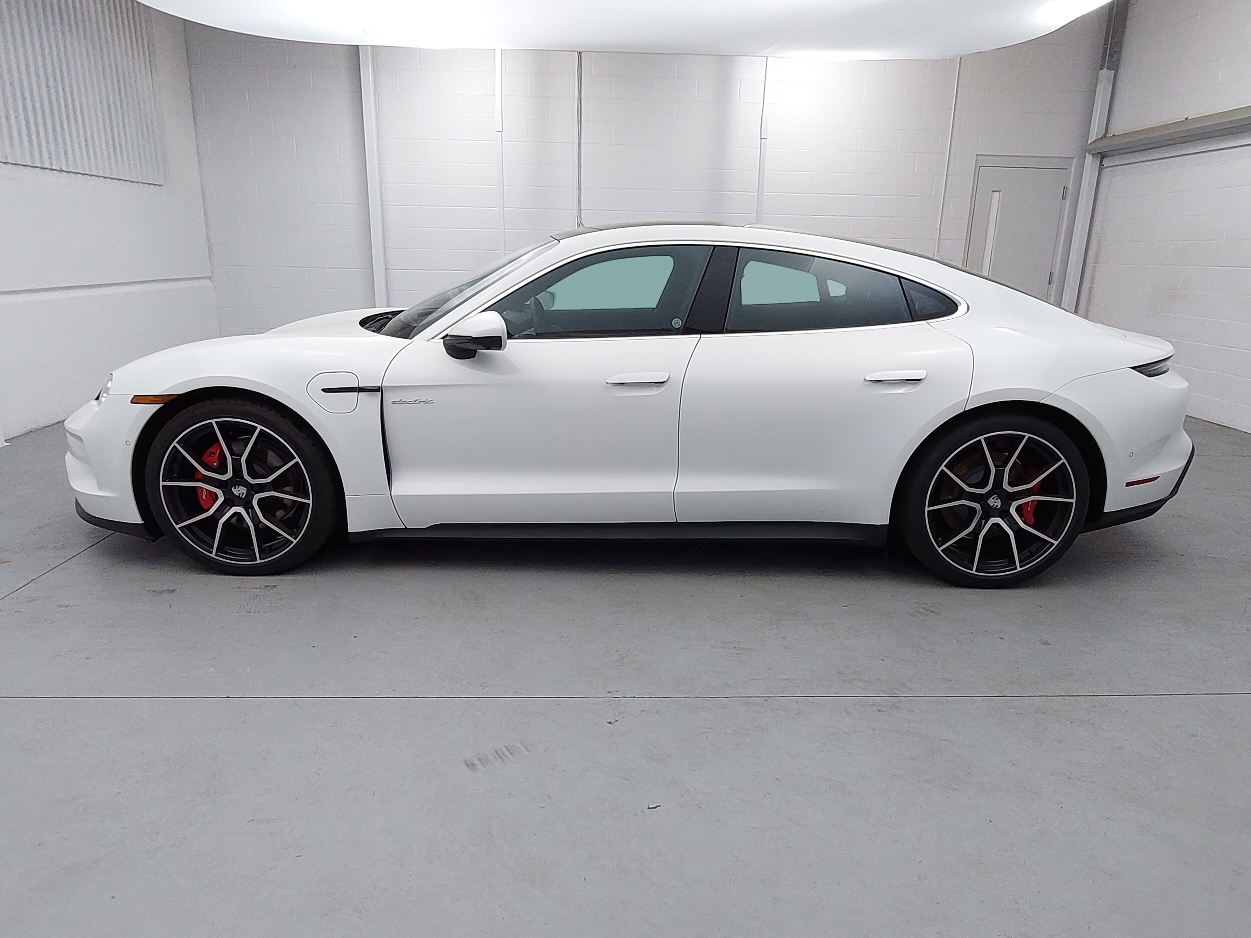 2025 Porsche Taycan 4S photo 2