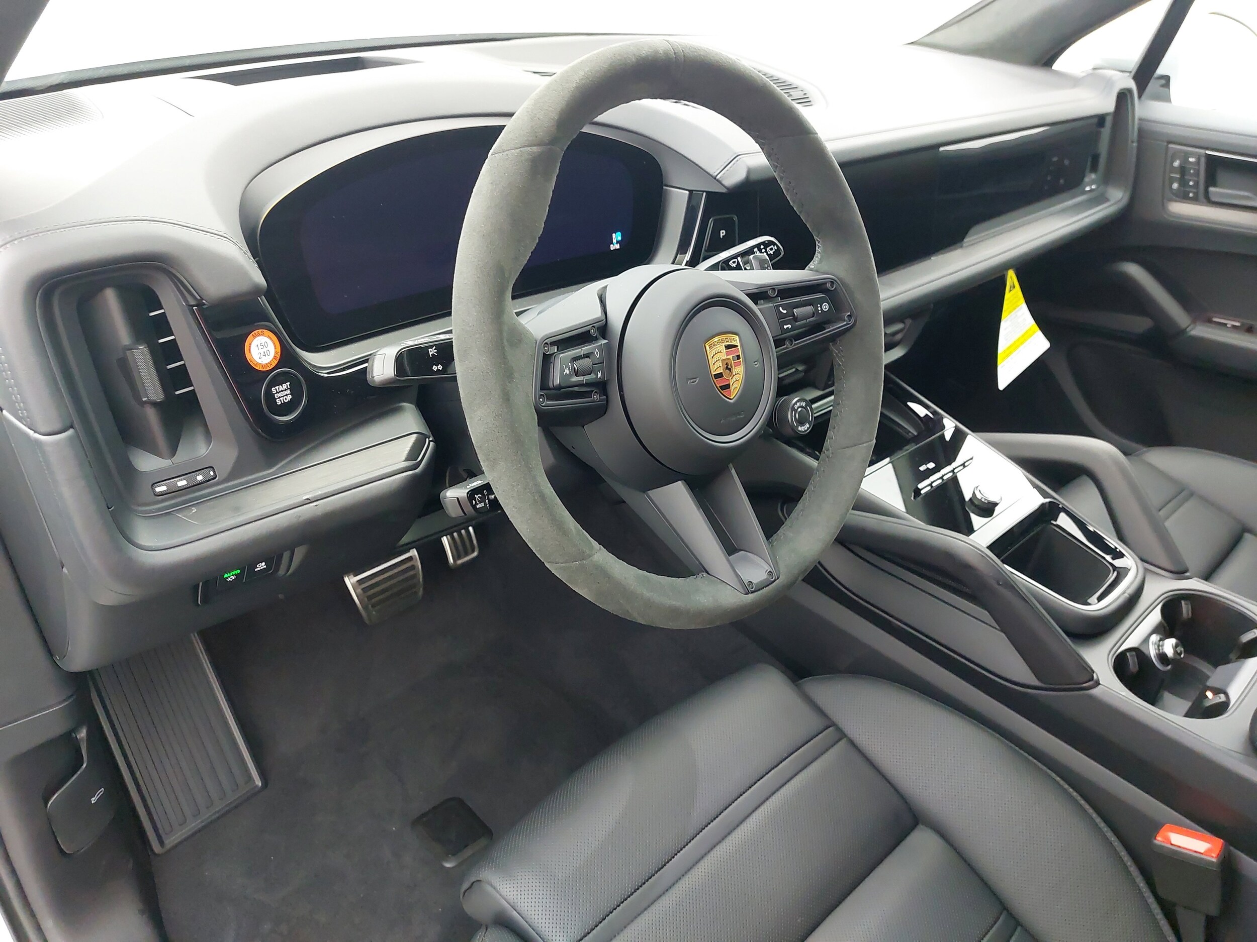 2025 Porsche Cayenne GTS photo 4