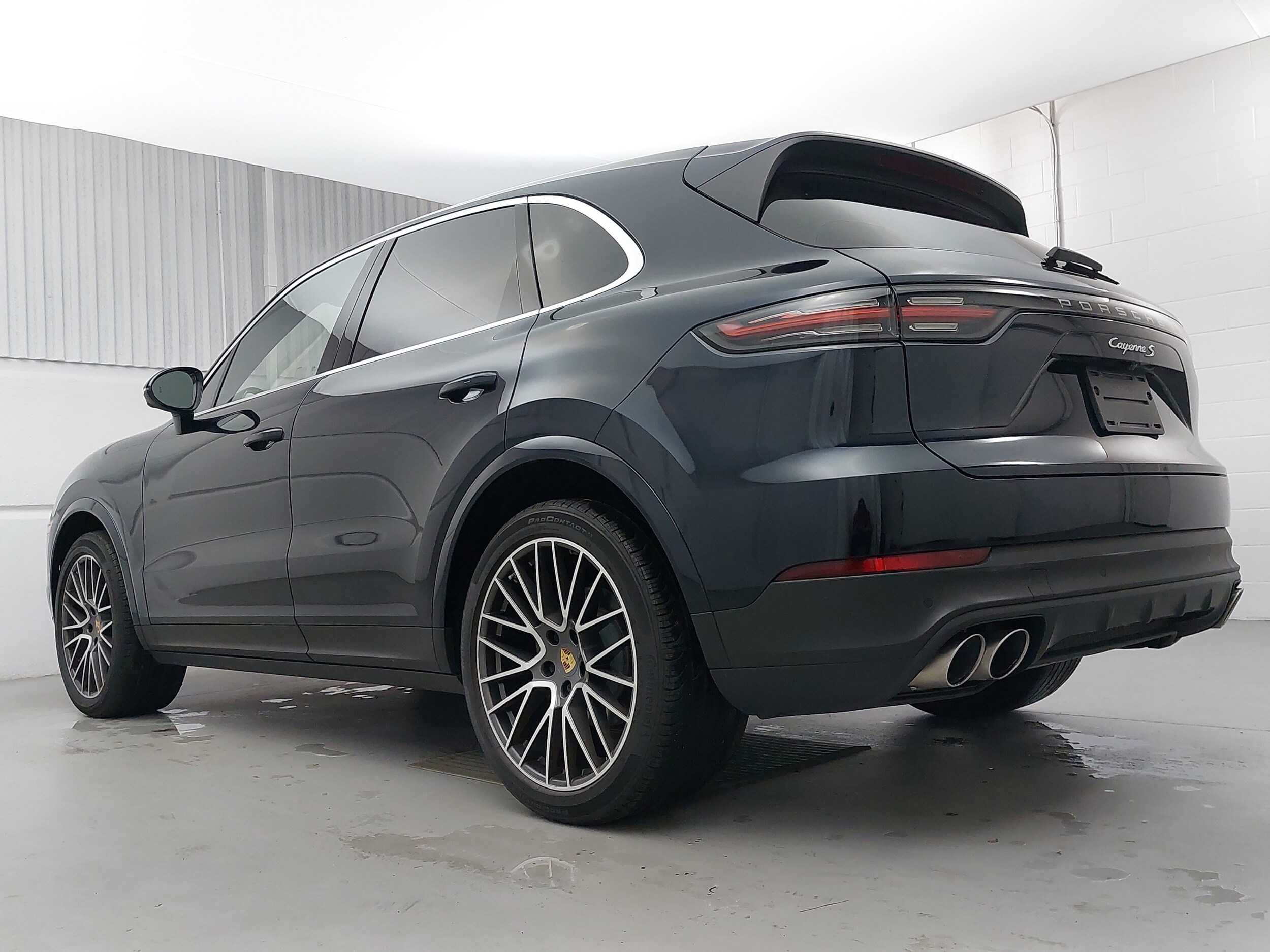 2022 Porsche Cayenne S photo 3
