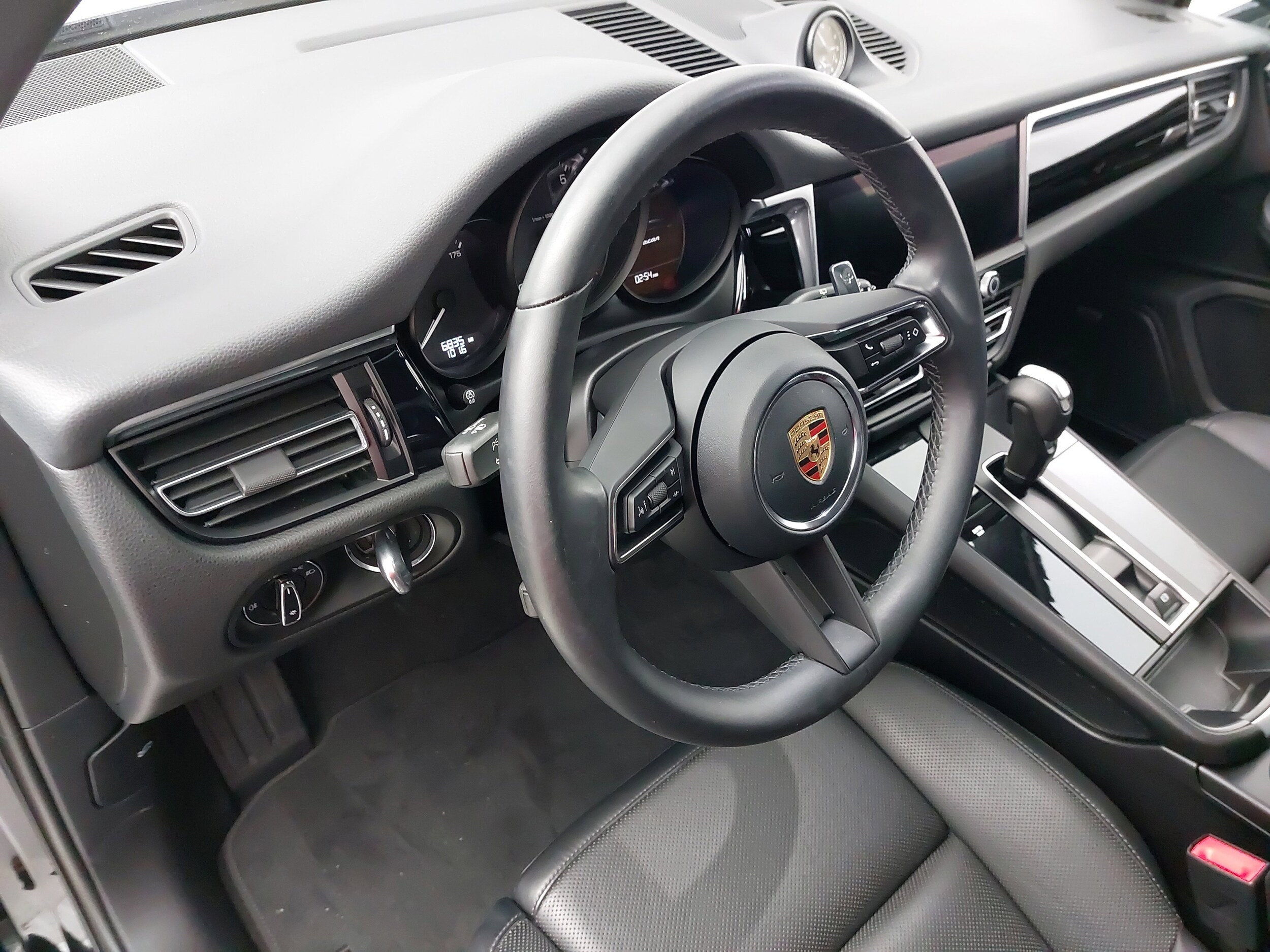 2023 Porsche Macan photo 4