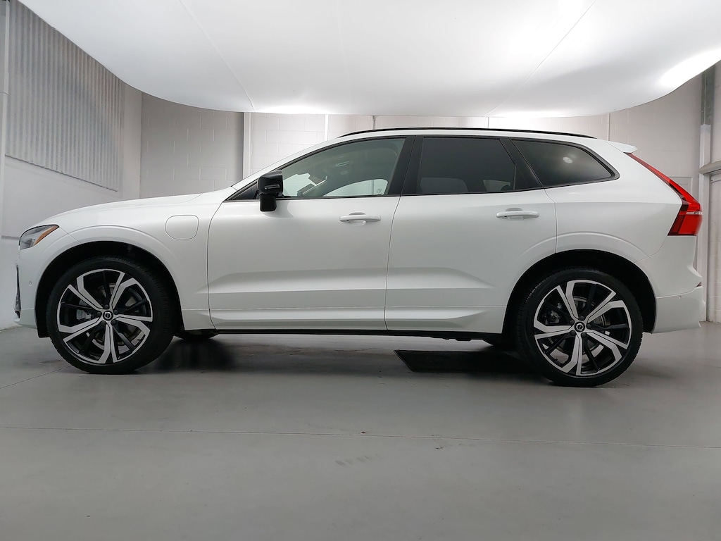 Used 2025 Volvo XC60 plug-in hybrid T8 Ultra SUV