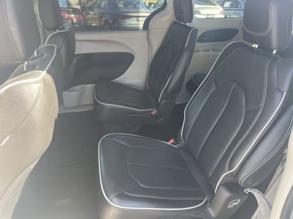 Used 2022 Chrysler Pacifica Limited Van Passenger Van