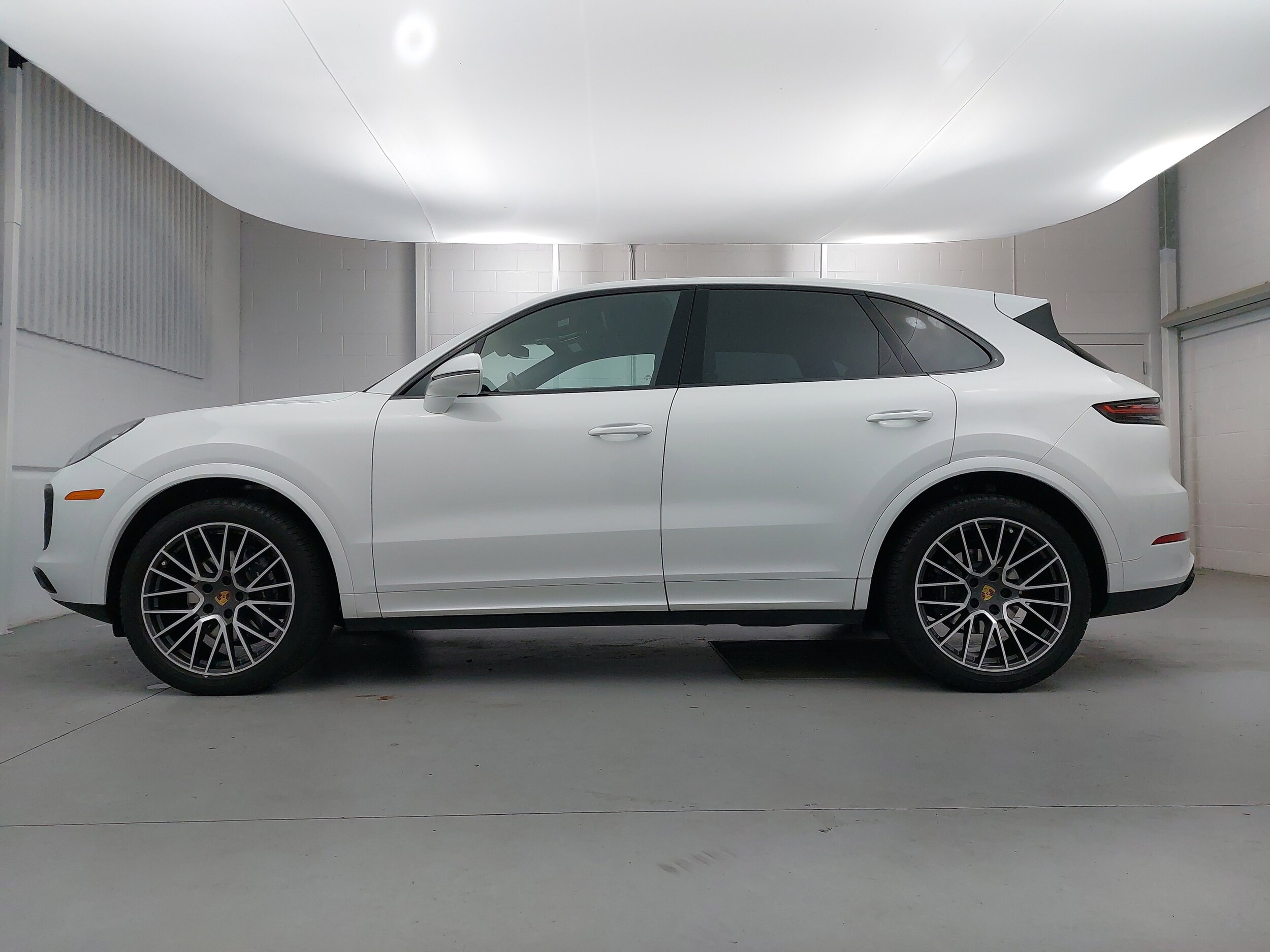 2020 Porsche Cayenne photo 2
