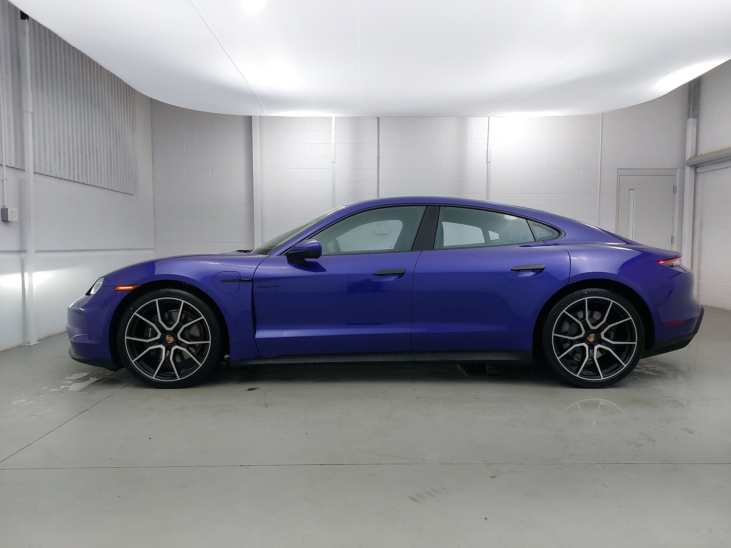2025 Porsche Taycan 4 photo 2
