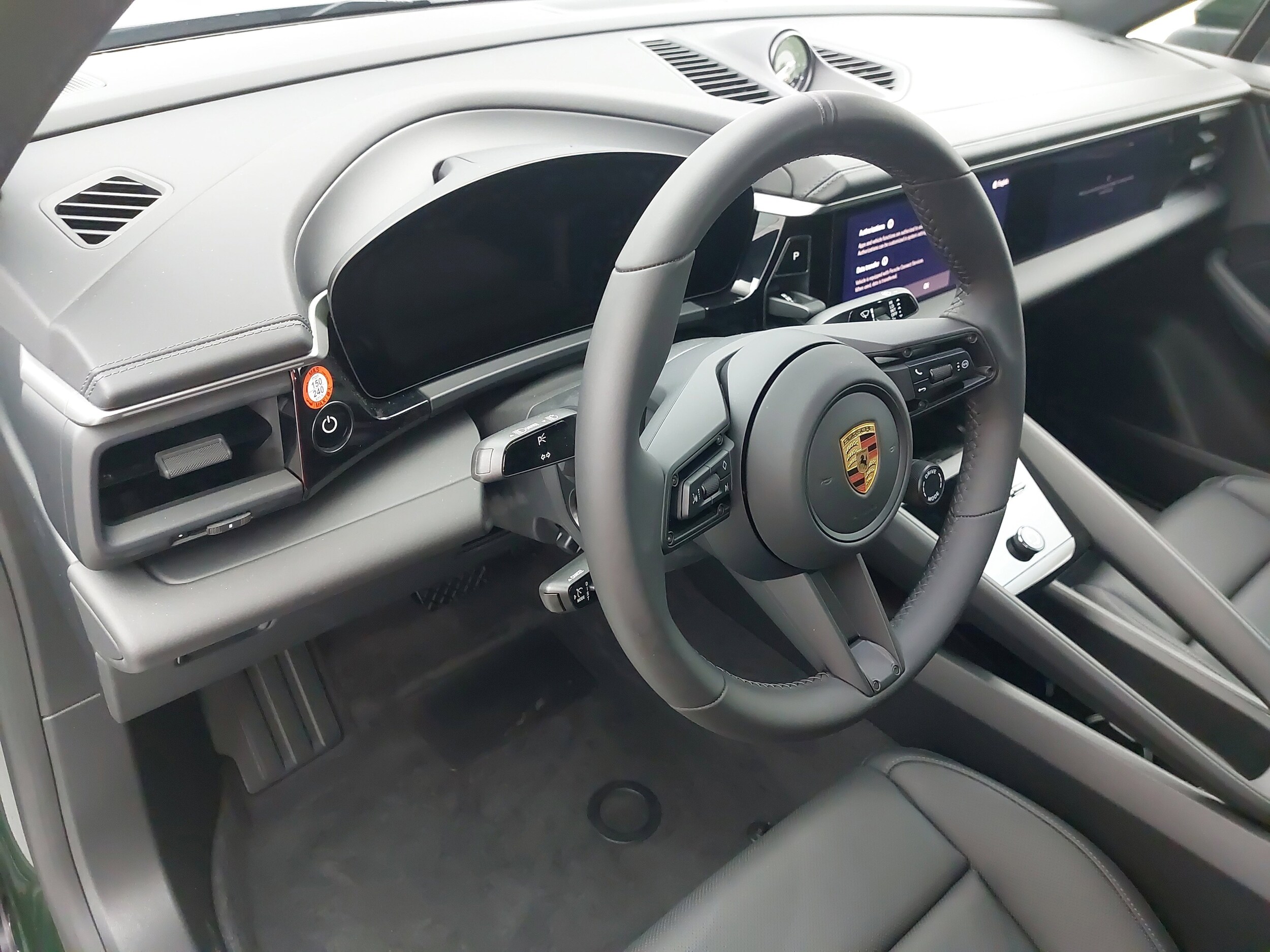 2025 Porsche Macan Electric photo 4