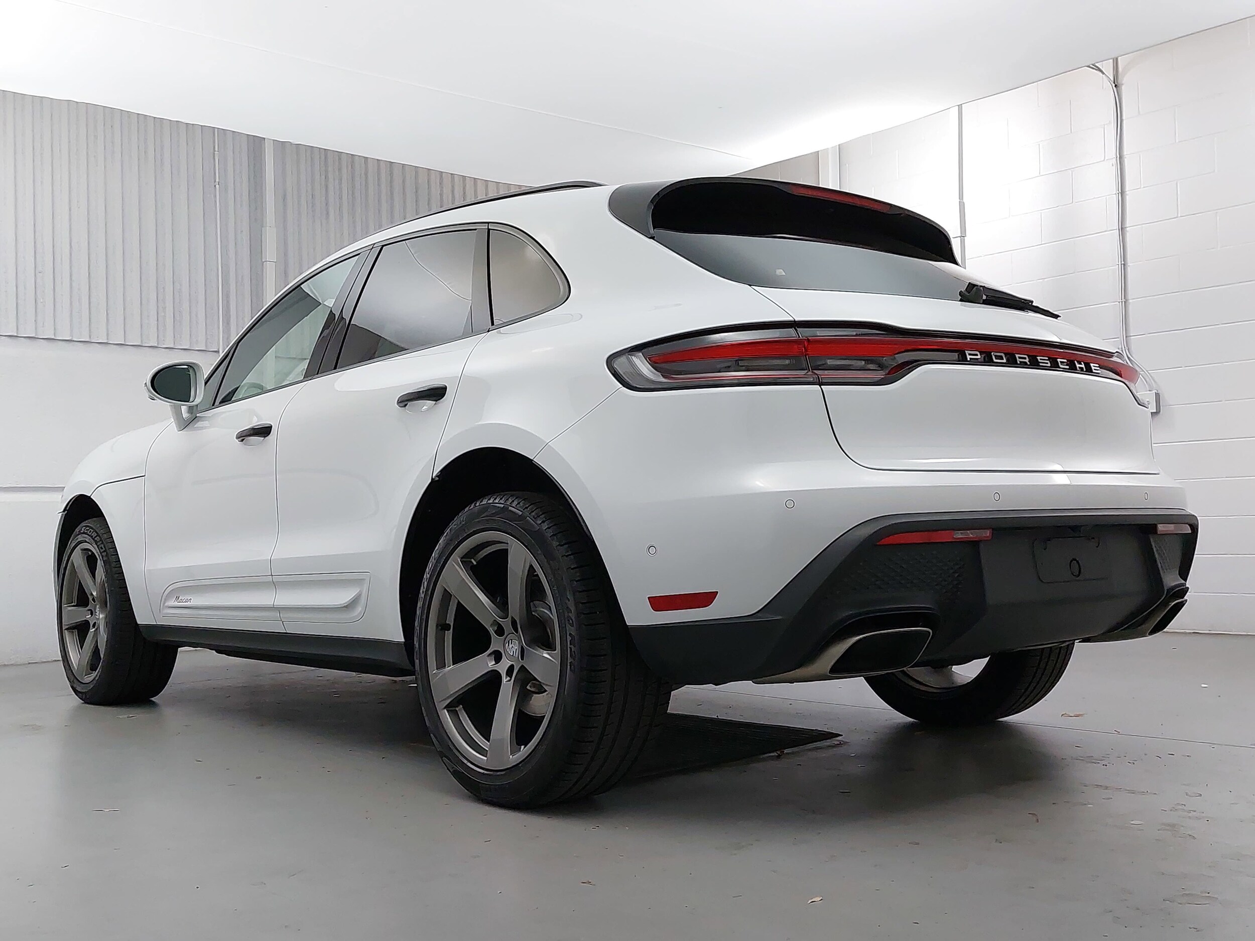 2023 Porsche Macan T photo 3