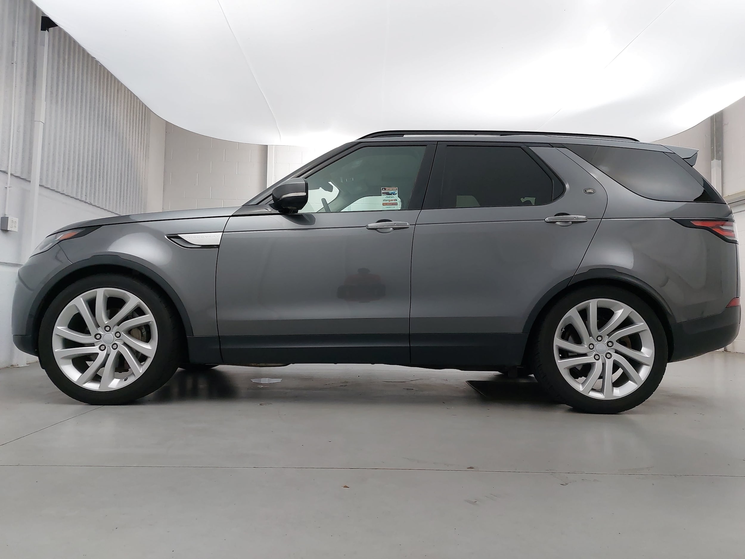 Used 2019 Land Rover Discovery HSE LUX with VIN SALRT2RV4KA086184 for sale in Apex, NC