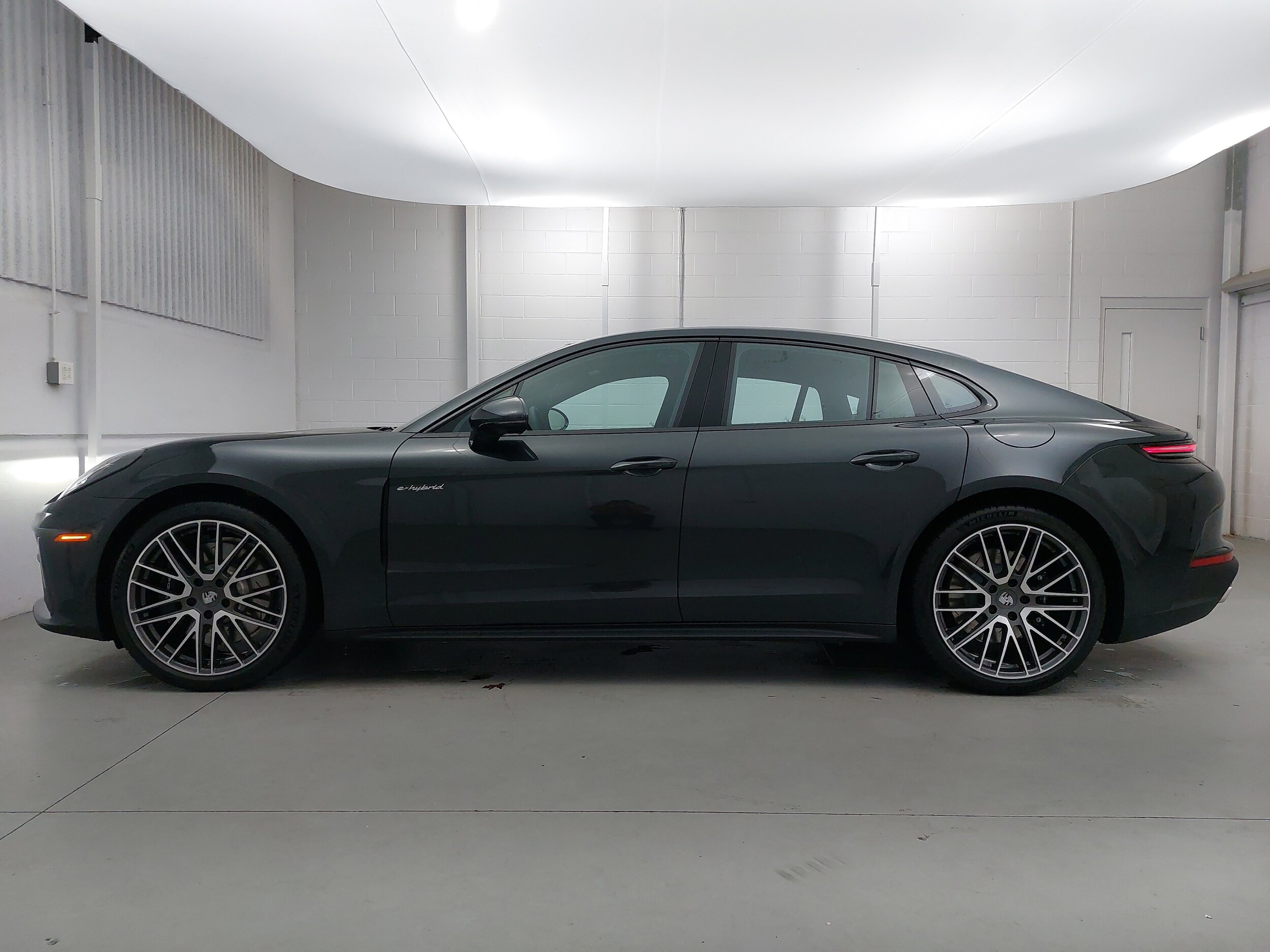 2025 Porsche Panamera 4 E-Hybrid photo 2
