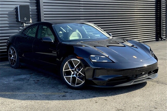 2025 Porsche Taycan photo 4