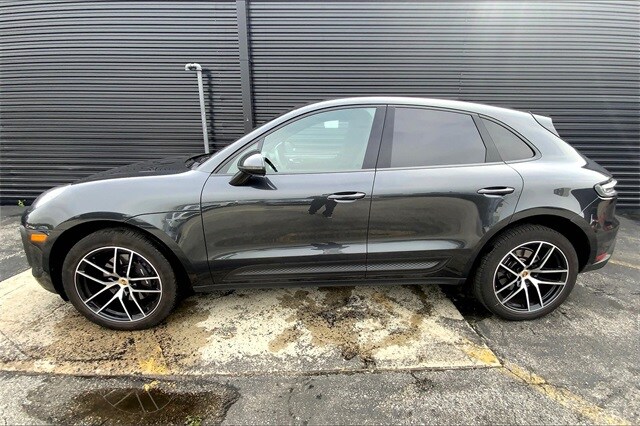 2022 Porsche Macan photo 2