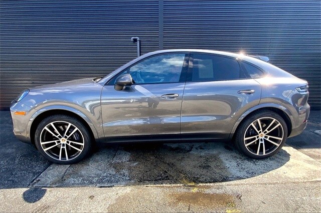 2025 Porsche Cayenne Coupe photo 2