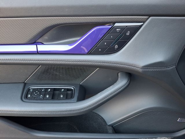 2025 Porsche Taycan GTS - Photo 14