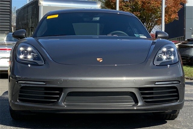 2024 Porsche Cayman photo 3