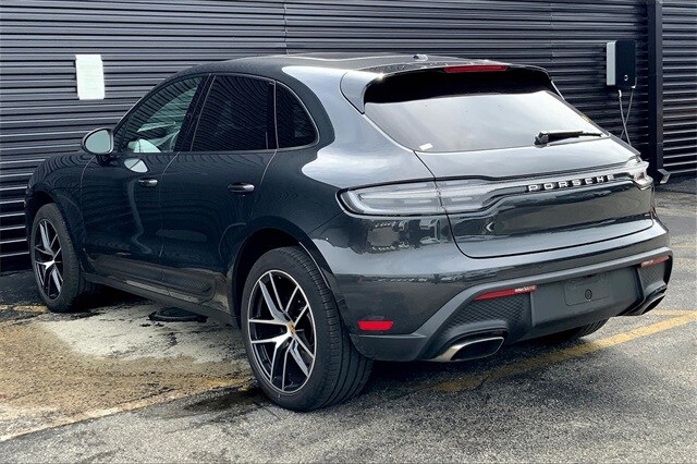 2022 Porsche Macan photo 3