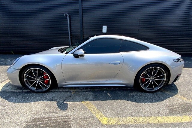 2024 Porsche 911 4S photo 2