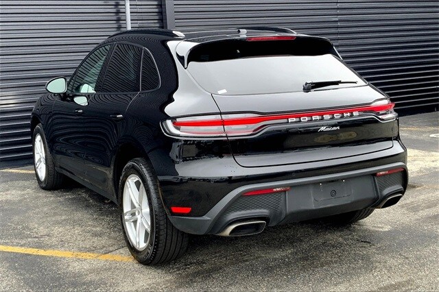 2022 Porsche Macan photo 3