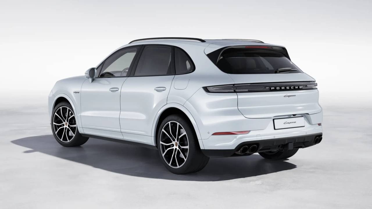 2026 Porsche Cayenne E-Hybrid photo 3