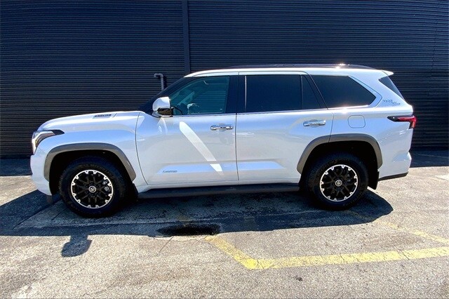 2023 Toyota Sequoia TRD Pro photo 2
