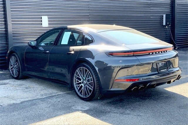 2025 Porsche Panamera 4 photo 3
