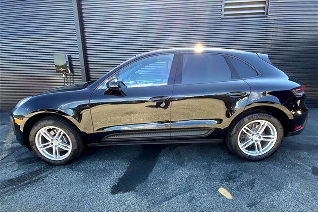 2025 Porsche Macan photo 2