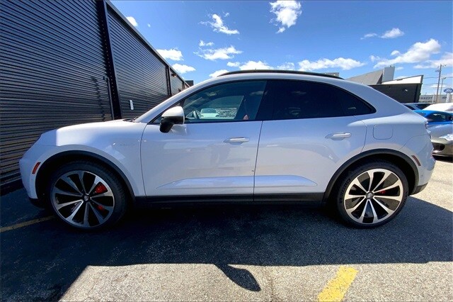 2025 Porsche Macan Electric photo 2