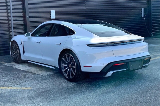 2021 Porsche Taycan Turbo photo 3